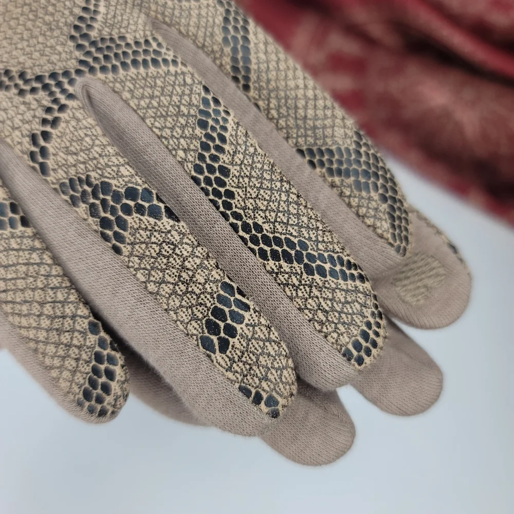 2 Chic Gloves Reptile Print NWOT